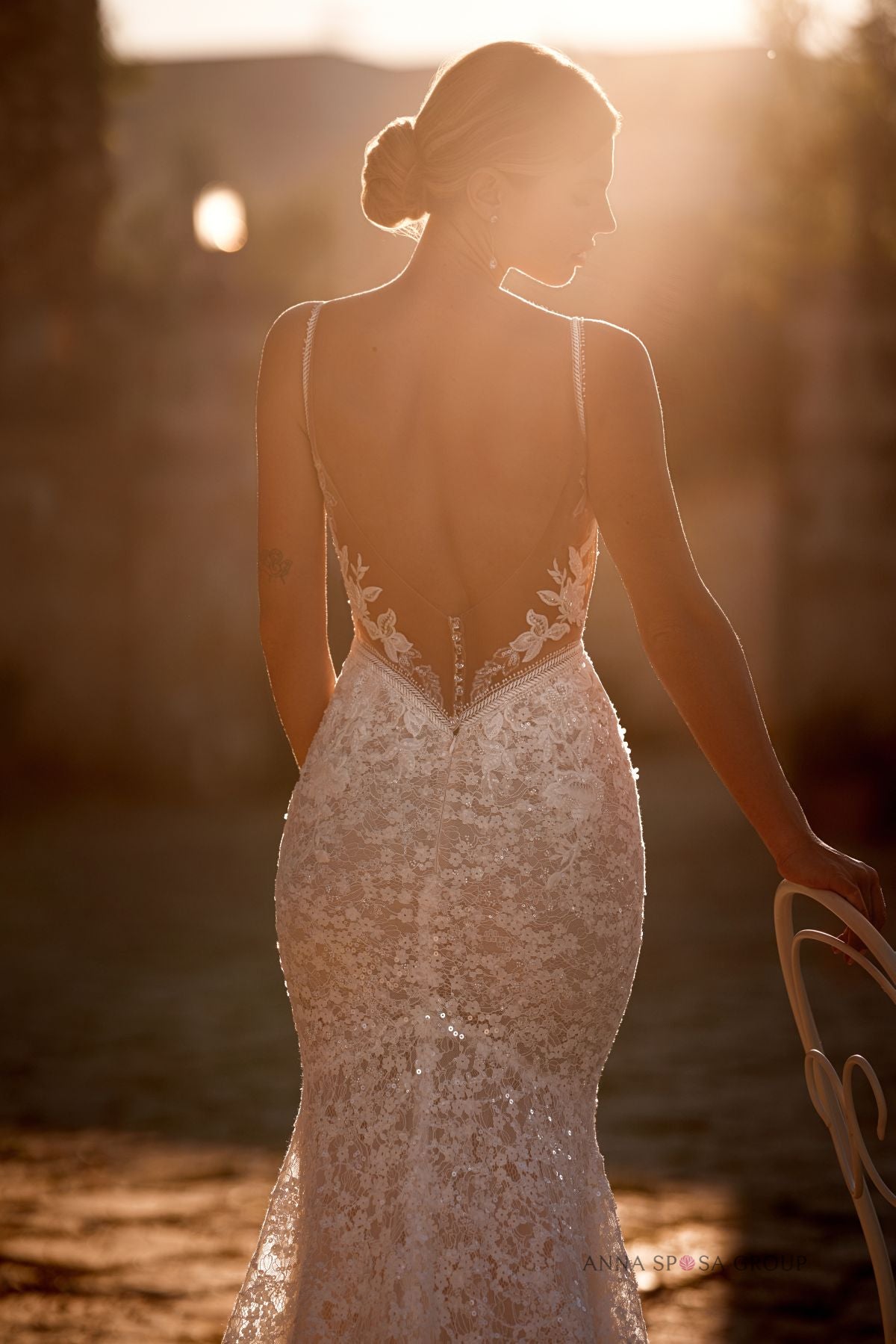 Robe de mariée Sappho – sirène en dentelle, fines bretelles et grand dos nu