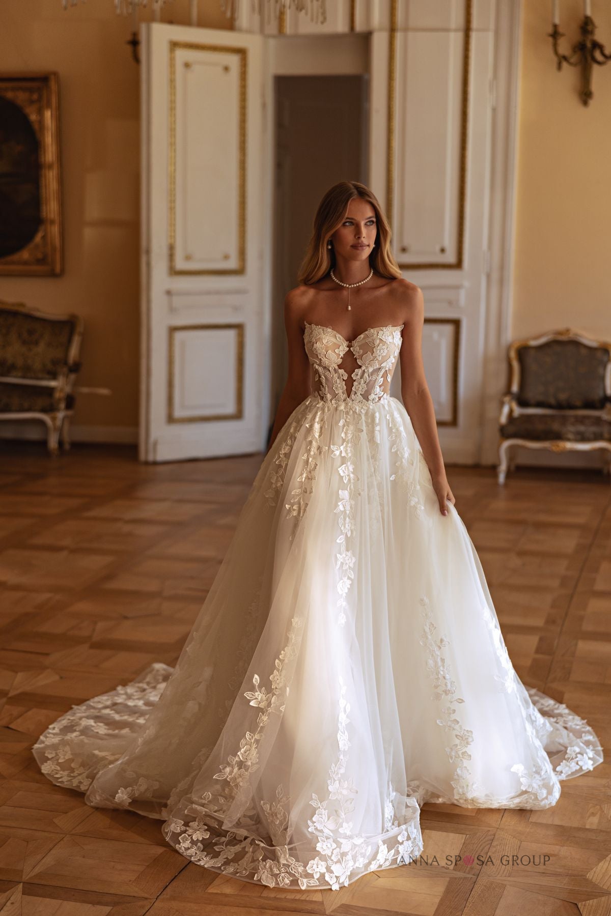 Robe de mariée Anna Sposa Savina – Ligne A ivoire en dentelle florale avec épaules dégagées