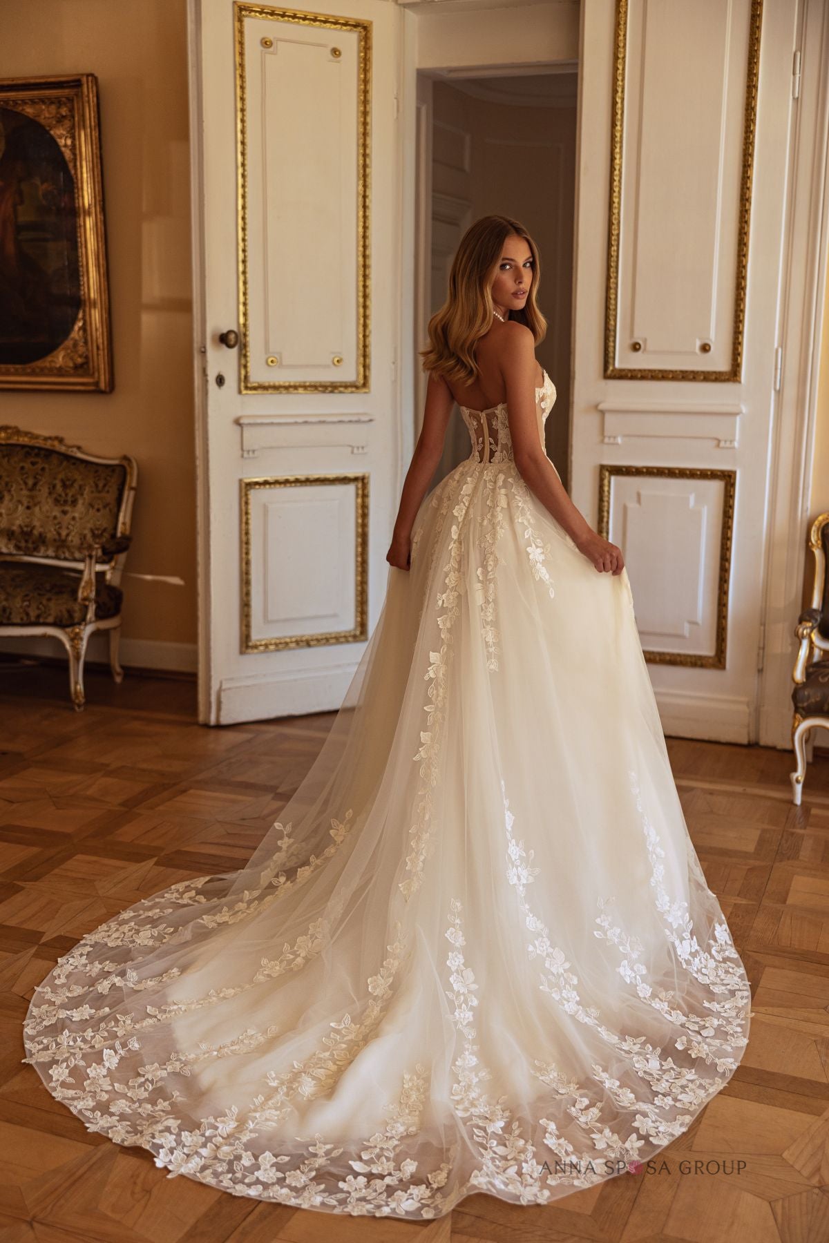 Robe de mariée Anna Sposa Savina – Ligne A ivoire en dentelle florale avec épaules dégagées