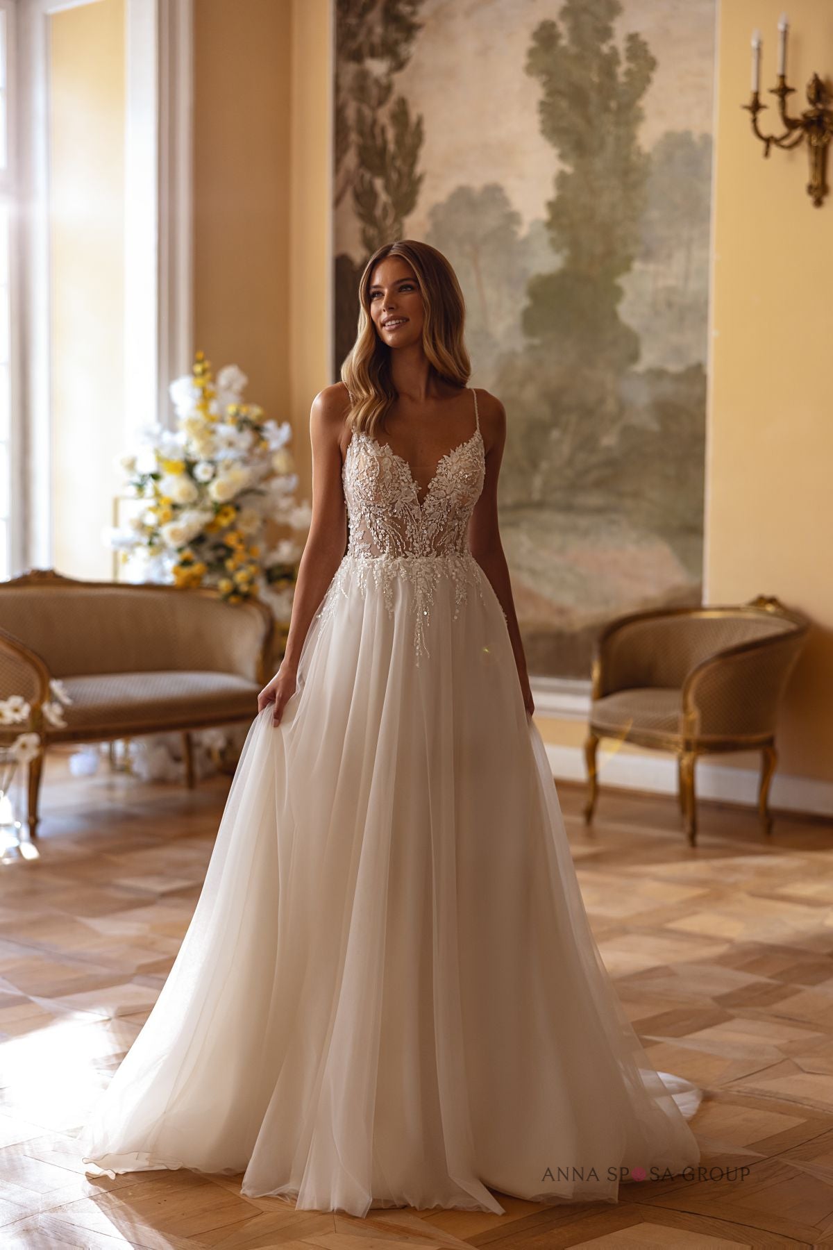 Robe de mariée Anna Sposa Serafina – Ligne A ivoire en dentelle avec décolleté en V et dos papillon