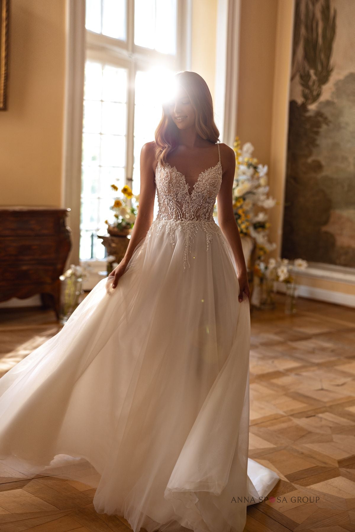 Robe de mariée Anna Sposa Serafina – Ligne A ivoire en dentelle avec décolleté en V et dos papillon