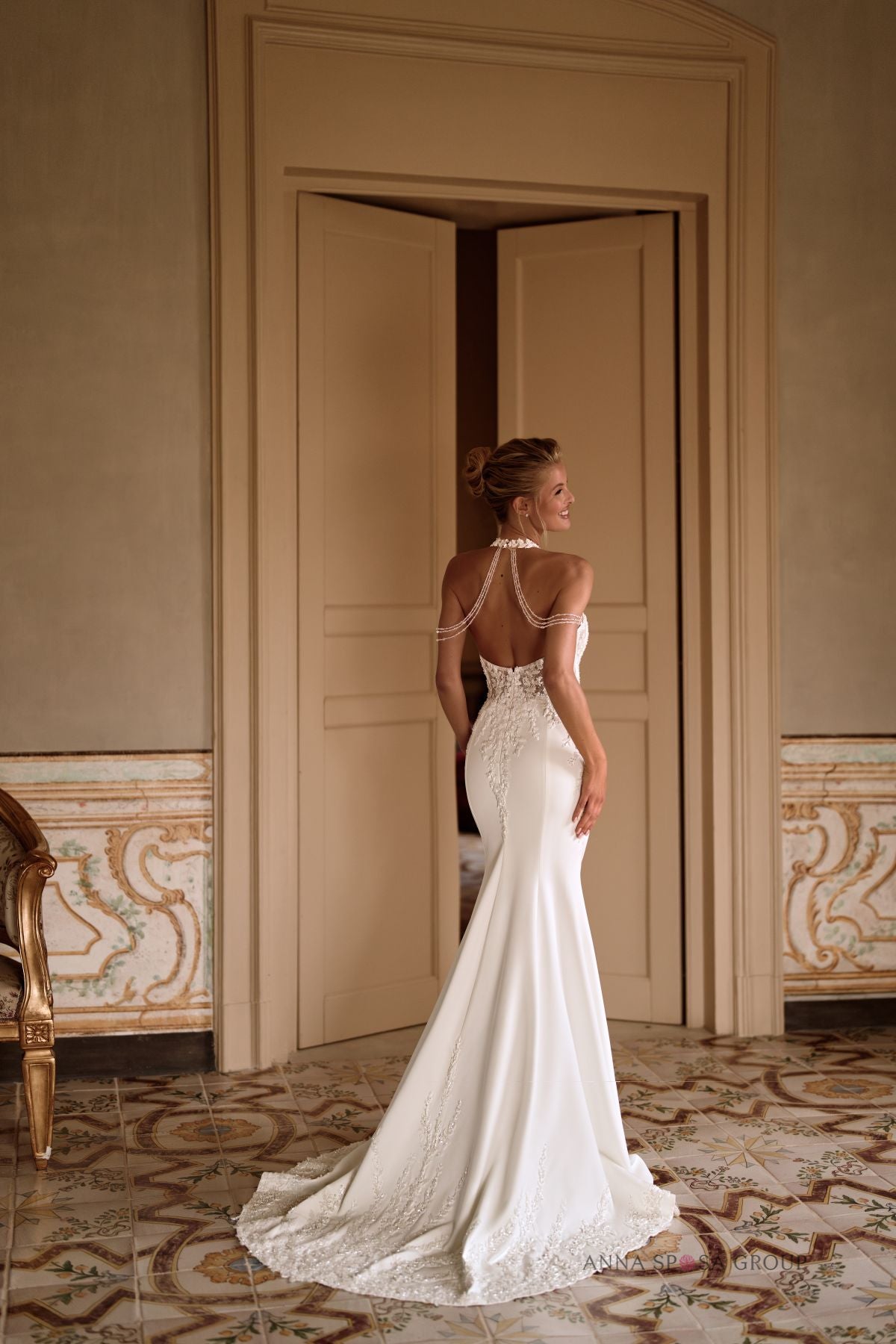 Robe de mariée Anna Sposa Sherwood – Silhouette ajustée ivoire avec décolleté américain