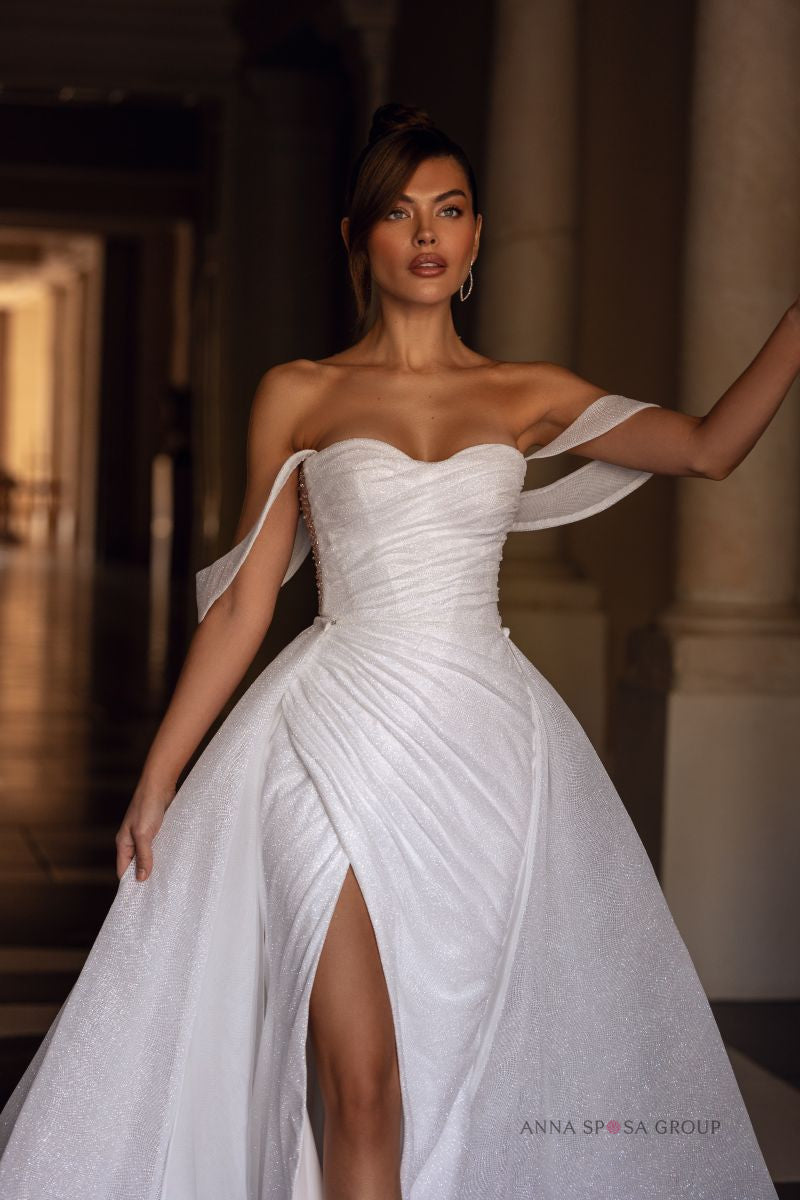 Robe de mariée Anna Sposa Solis – Robe transformable ivoire en satin brillant avec traîne amovible