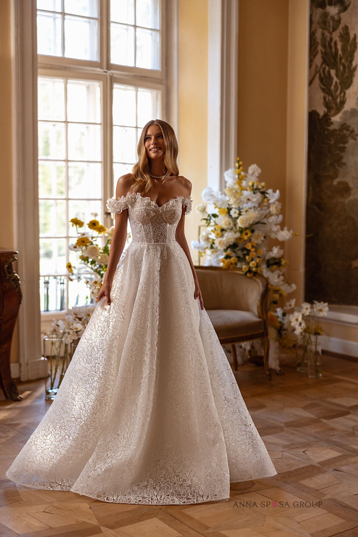 Robe de mariée Anna Sposa Spring – Ligne A ivoire en dentelle mate avec bretelles tombantes et corsage brodé