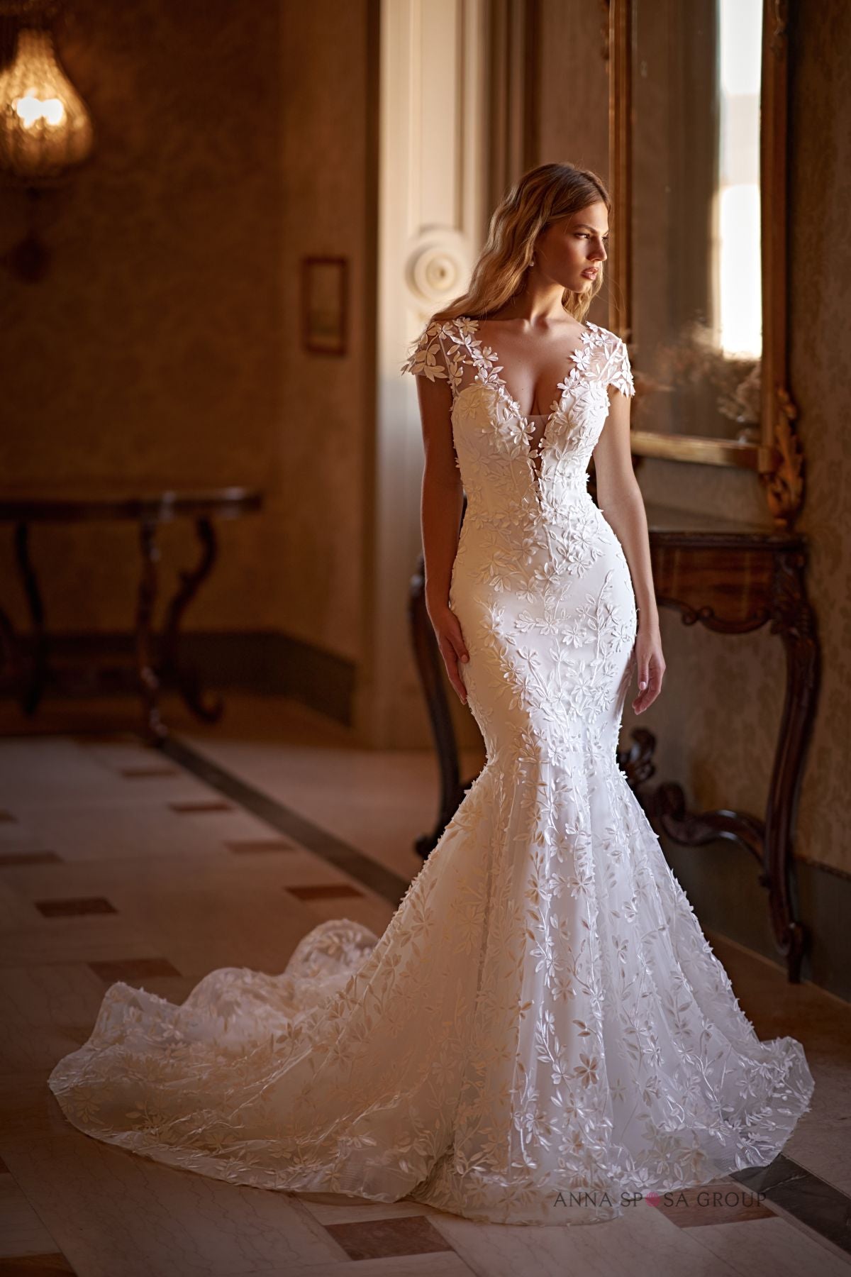 Robe de mariée Tonje – Sirène dentelle florale et décolleté en V