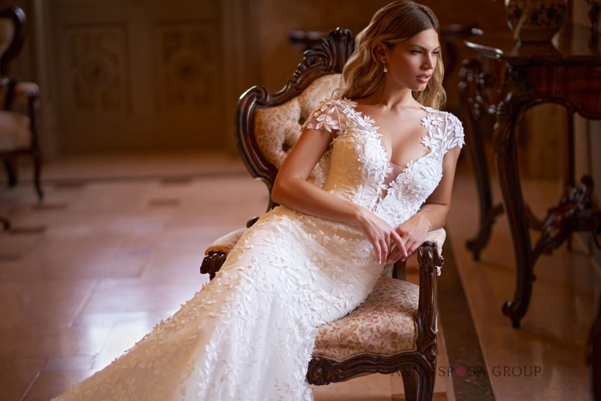 Robe de mariée Tonje – Sirène dentelle florale et décolleté en V