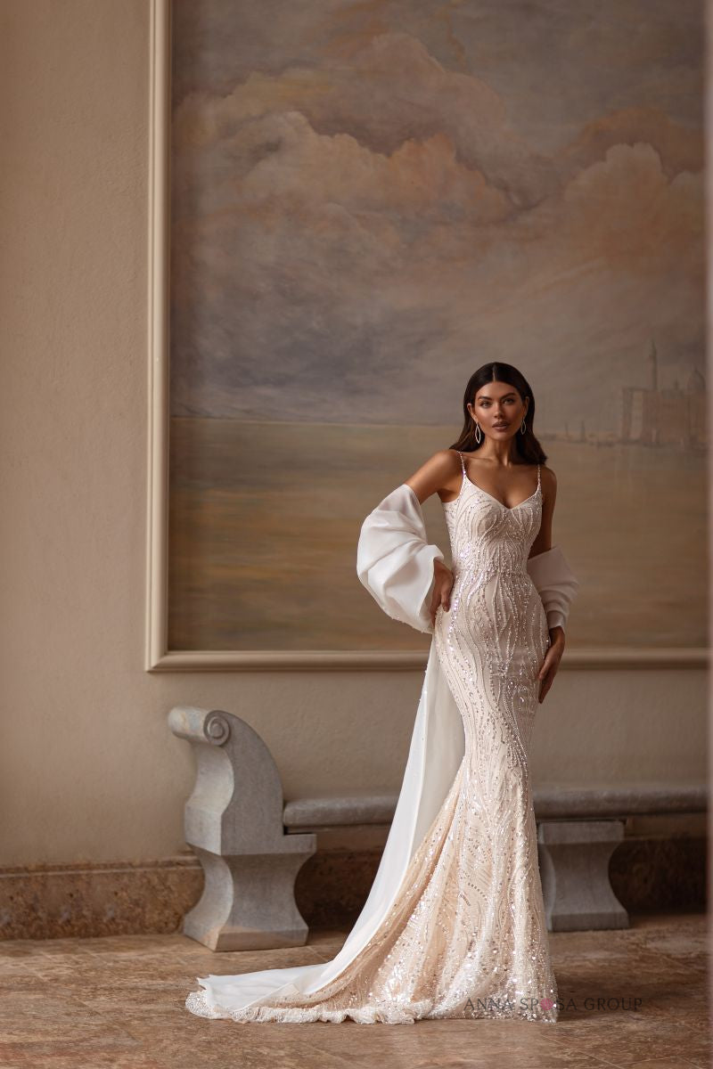 Robe de mariée Anna Sposa Ursula – Sirène nude brodée de perles avec cape à traîne et dos ouvert