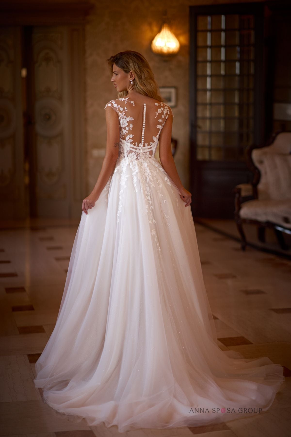 Robe de mariée Variana – Ligne A corset en dentelle florale avec fente