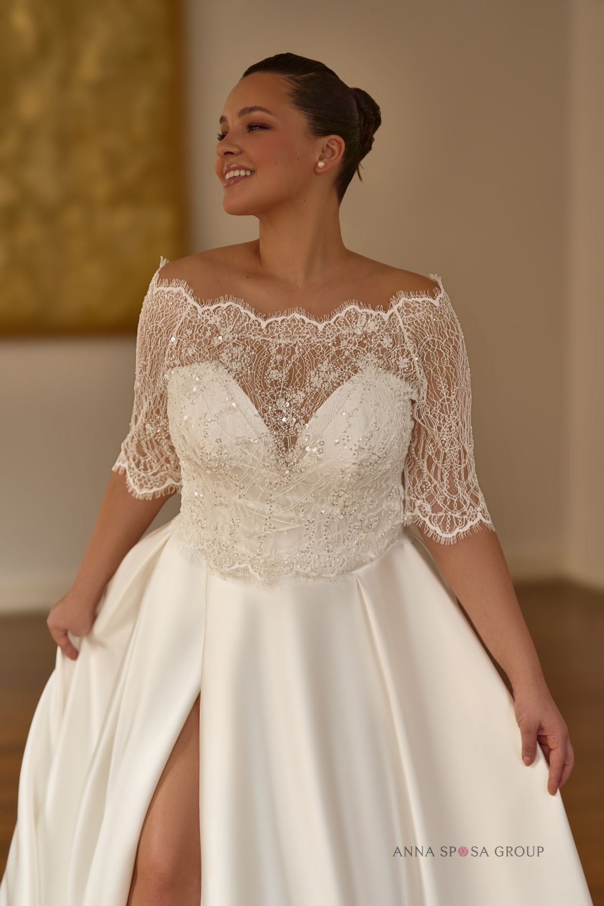 Robe de mariée Anna Sposa Vladia – Coupe A en satin ivoire avec boléro en dentelle amovible