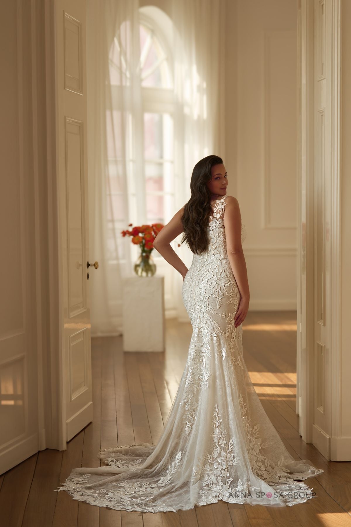 Robe de mariée Anna Sposa Vokalta – Coupe sirène en dentelle ivoire à bretelles larges