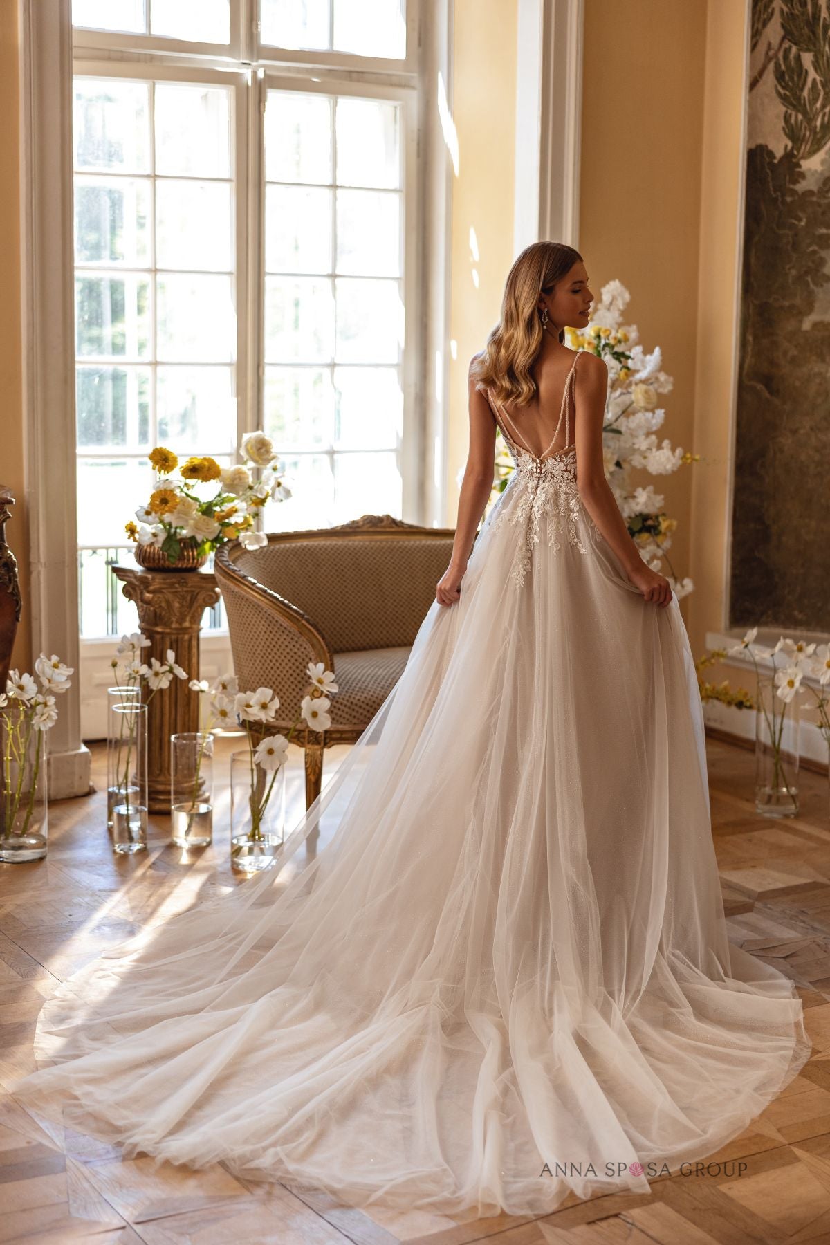 Robe de mariée Anna Sposa Winora – Ligne A nude en dentelle florale avec bretelles fines et jupe aérienne