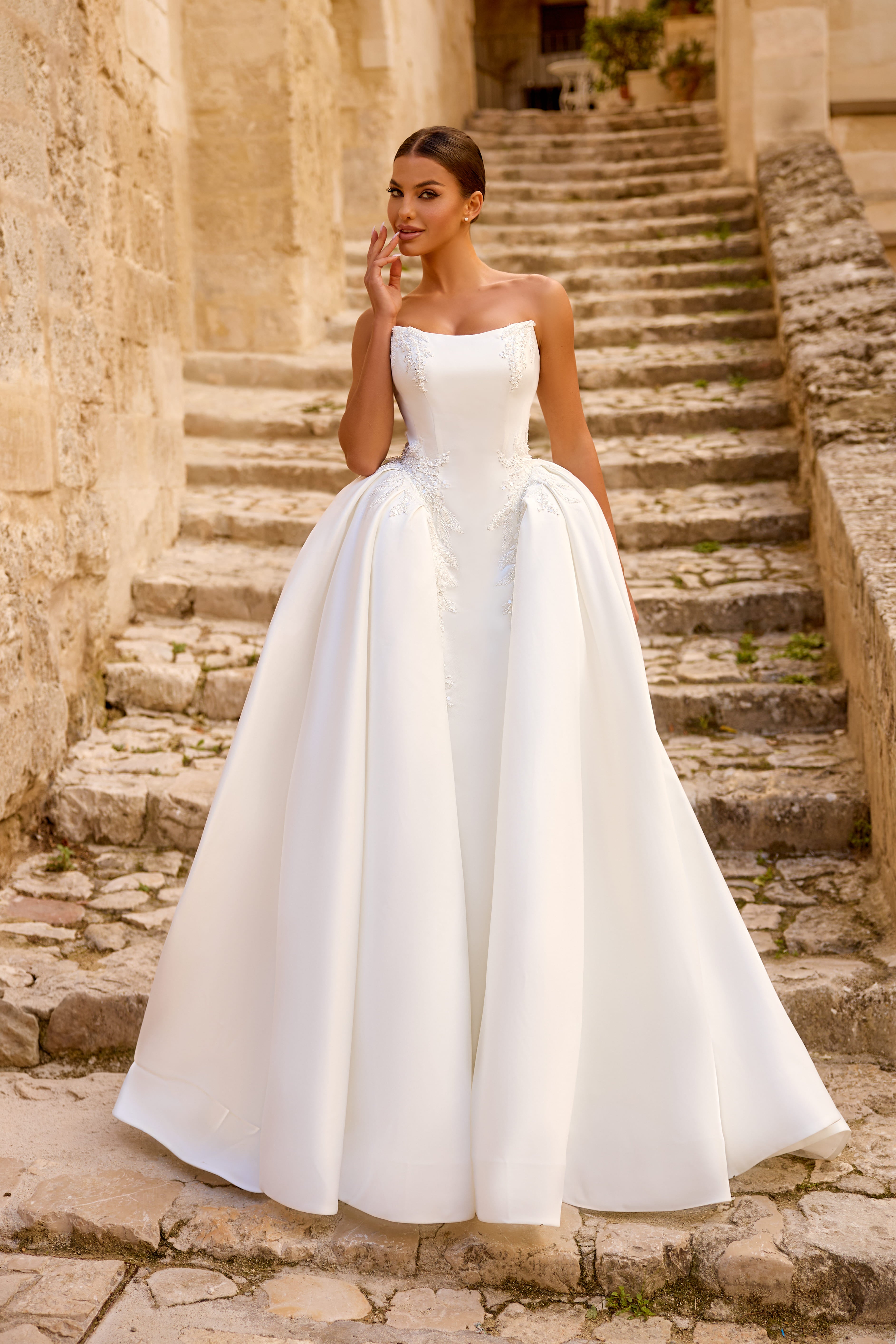 Robe de mariée 1775 – Robe bustier avec jupe ample structurée