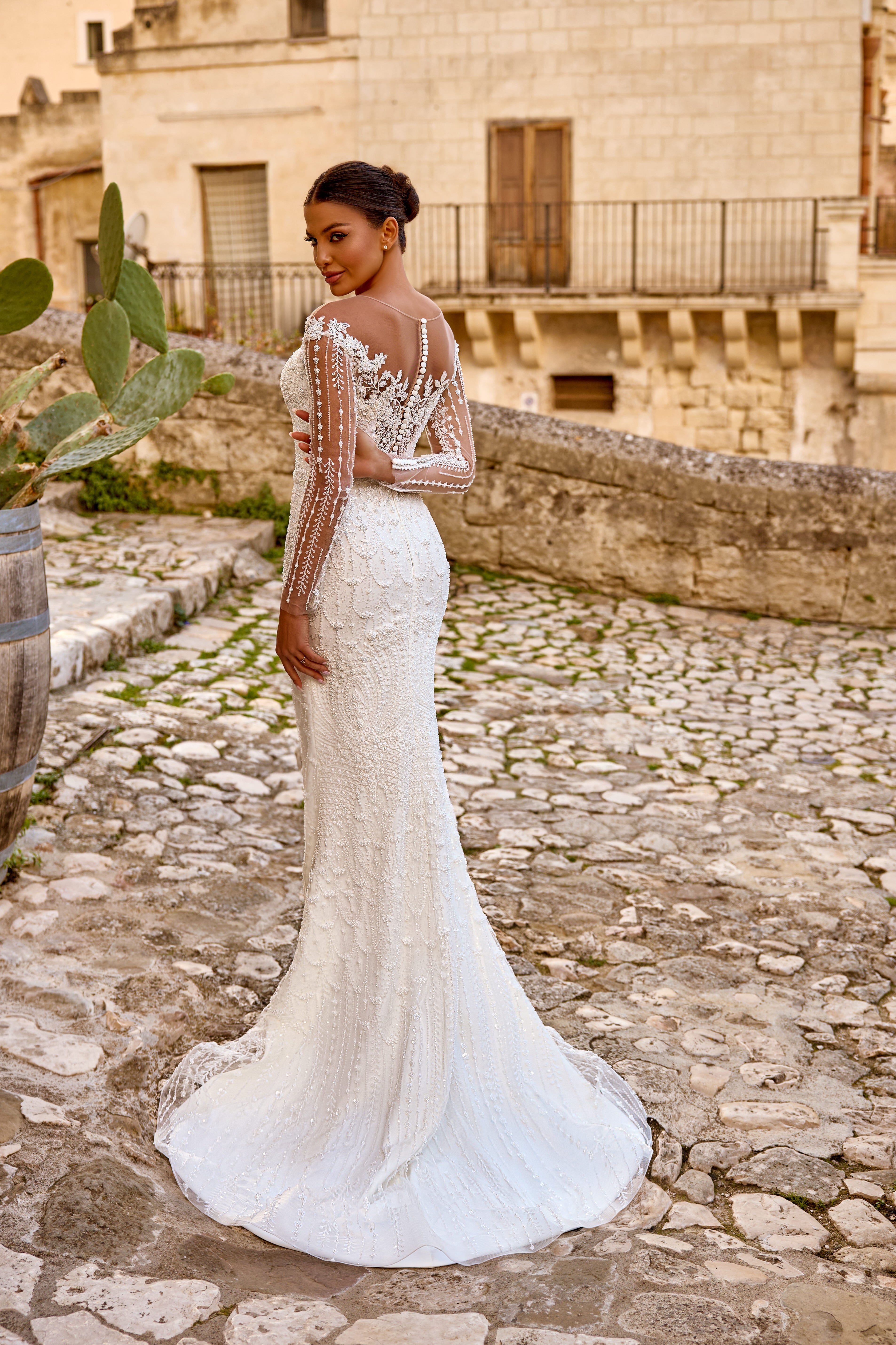 Hochzeitskleid 1784 – Perlenbesetztes Spitzenkleid mit abnehmbarem Überrock