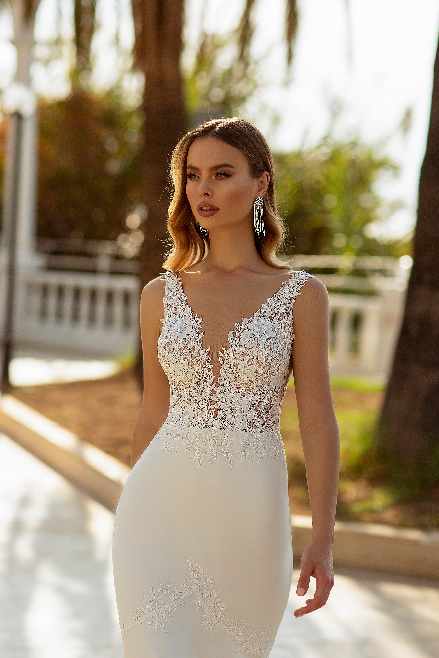 Robe de mariée Lady Di Bride 702 – Coupe sirène, dentelle et traîne en dentelle