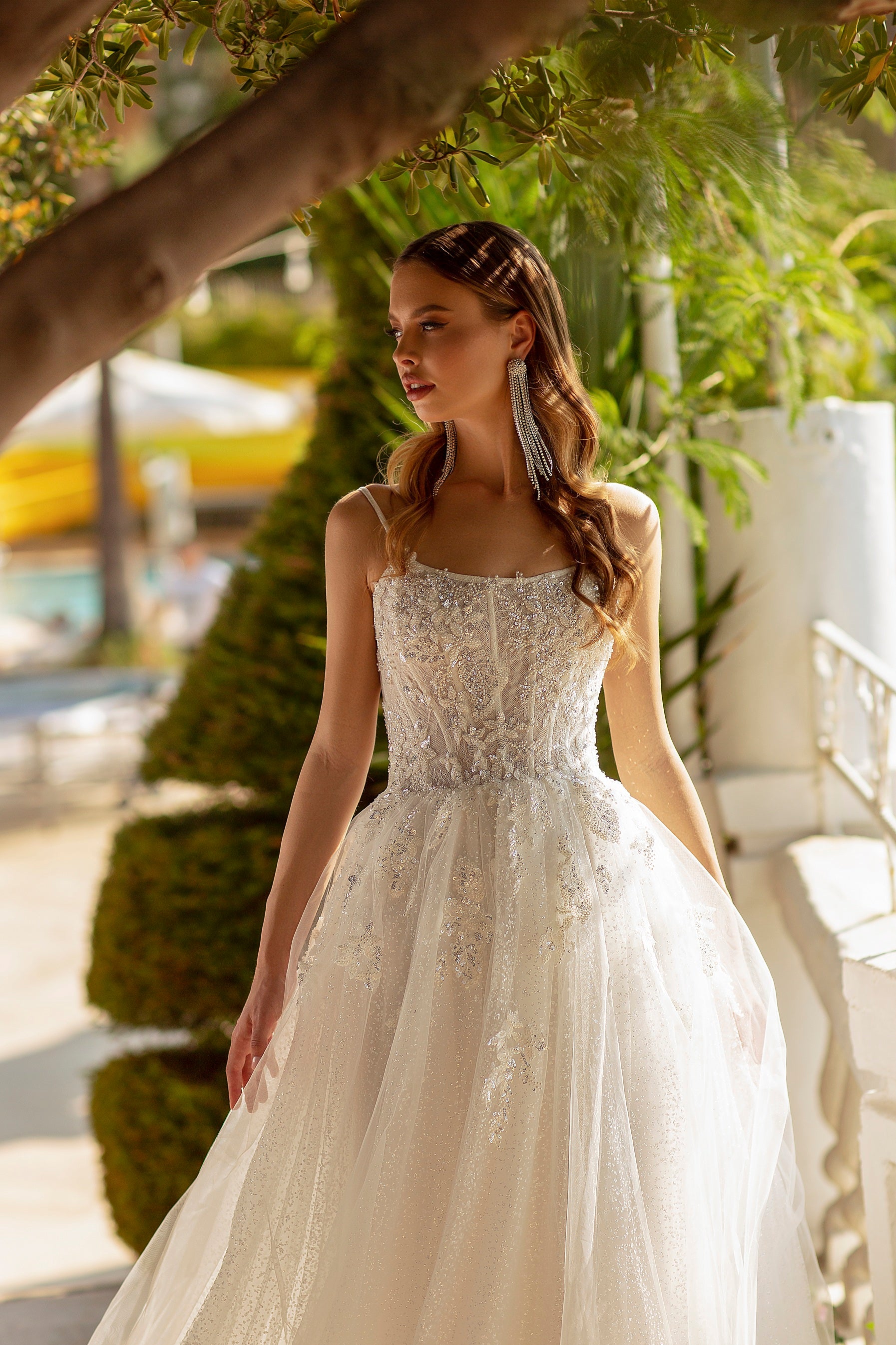 Robe de mariée Lady Di Bride 704 – Tulle pailleté, bretelles fines, col carré et jupe princesse