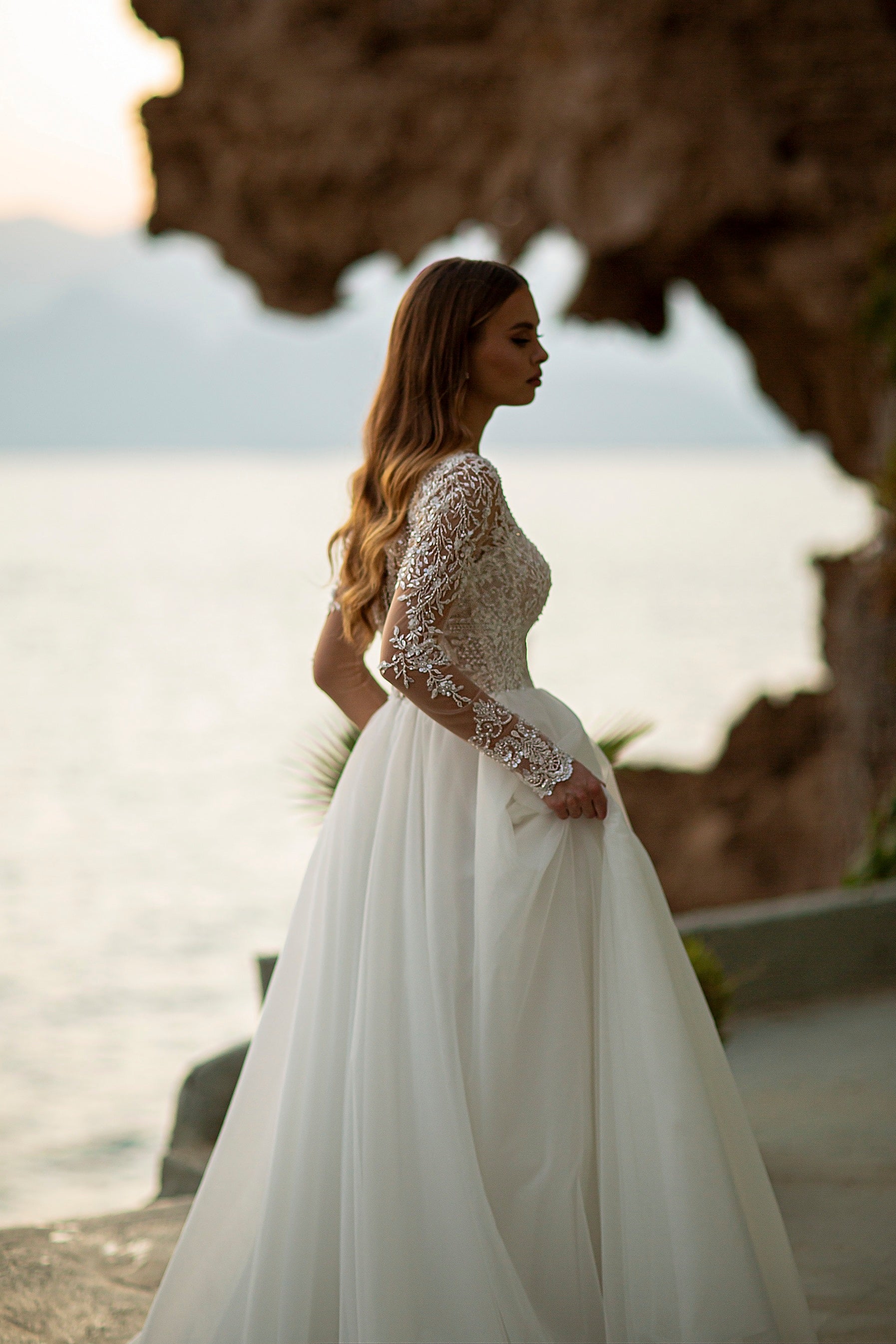 Robe de mariée princesse manches longues en dentelle et jupe tulle fluide – Modèle 713