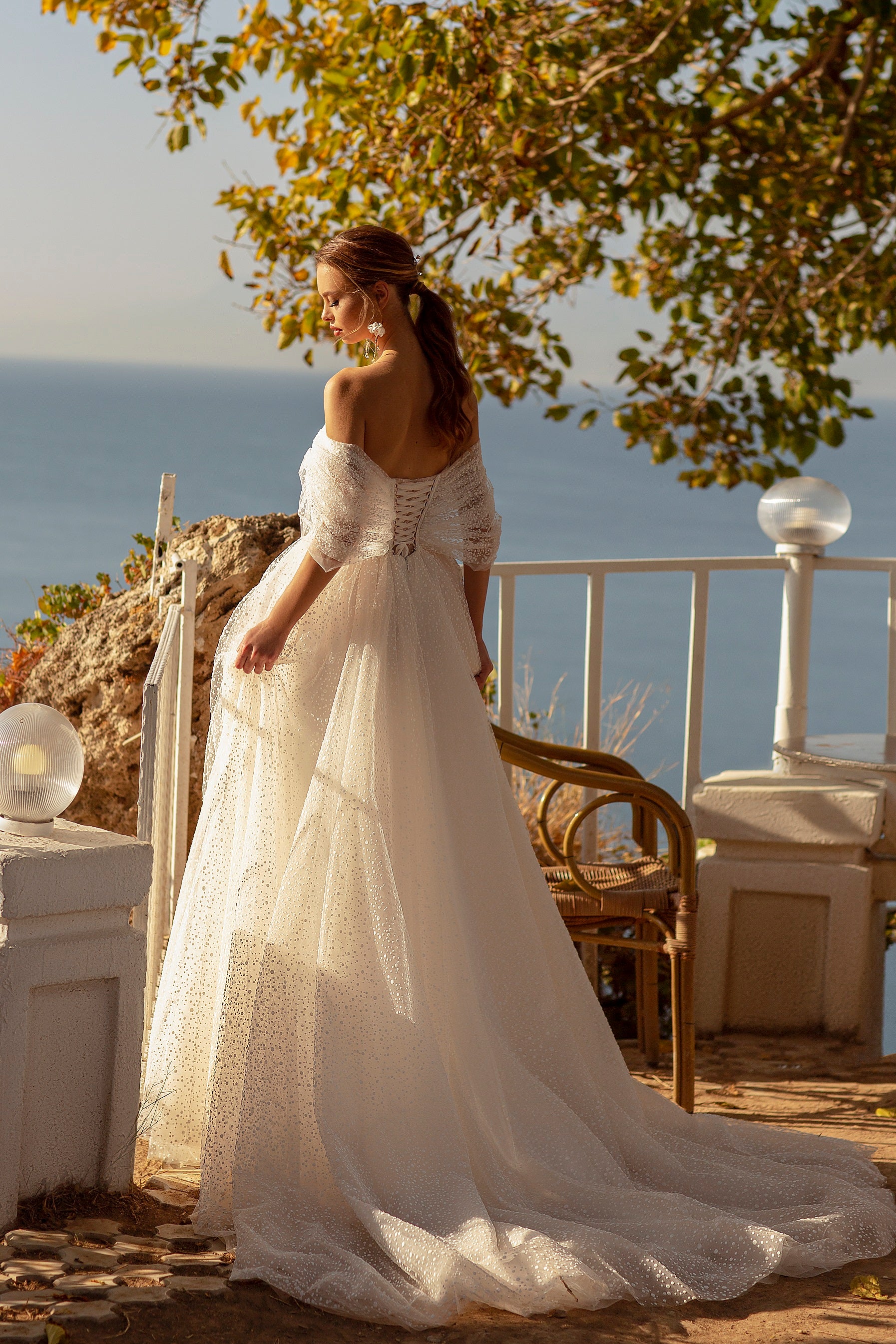 Robe de mariée princesse col bateau avec manches tombantes en tulle plumetis – Modèle 716