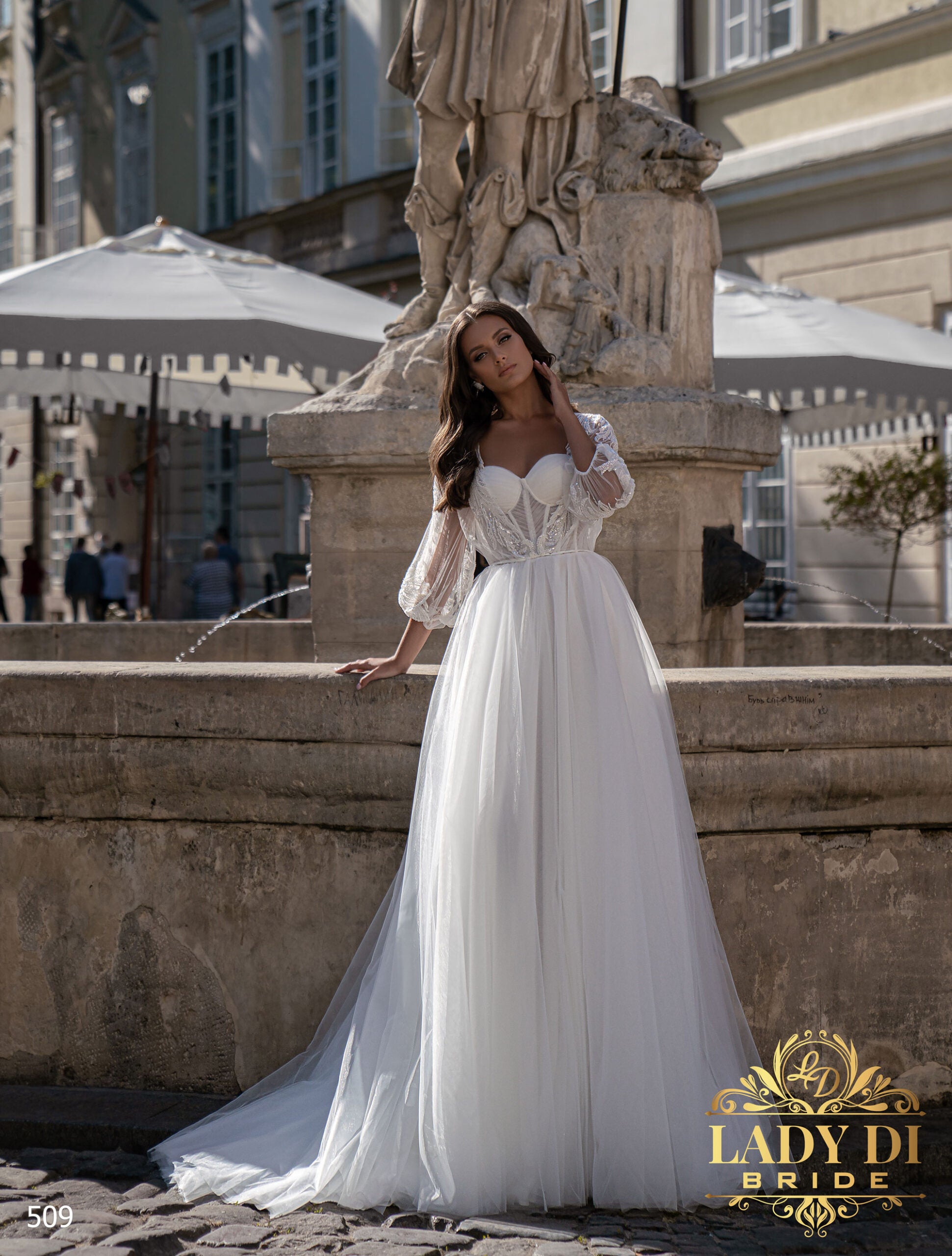 Robe de mariée fluide bustier et manteau amovible – Modèle Lady Di 509 sur mesure