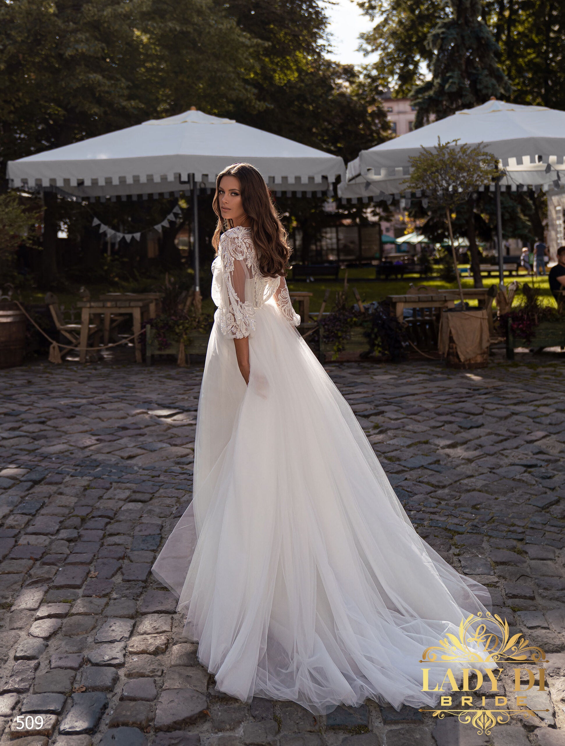 Robe de mariée fluide bustier et manteau amovible – Modèle Lady Di 509 sur mesure