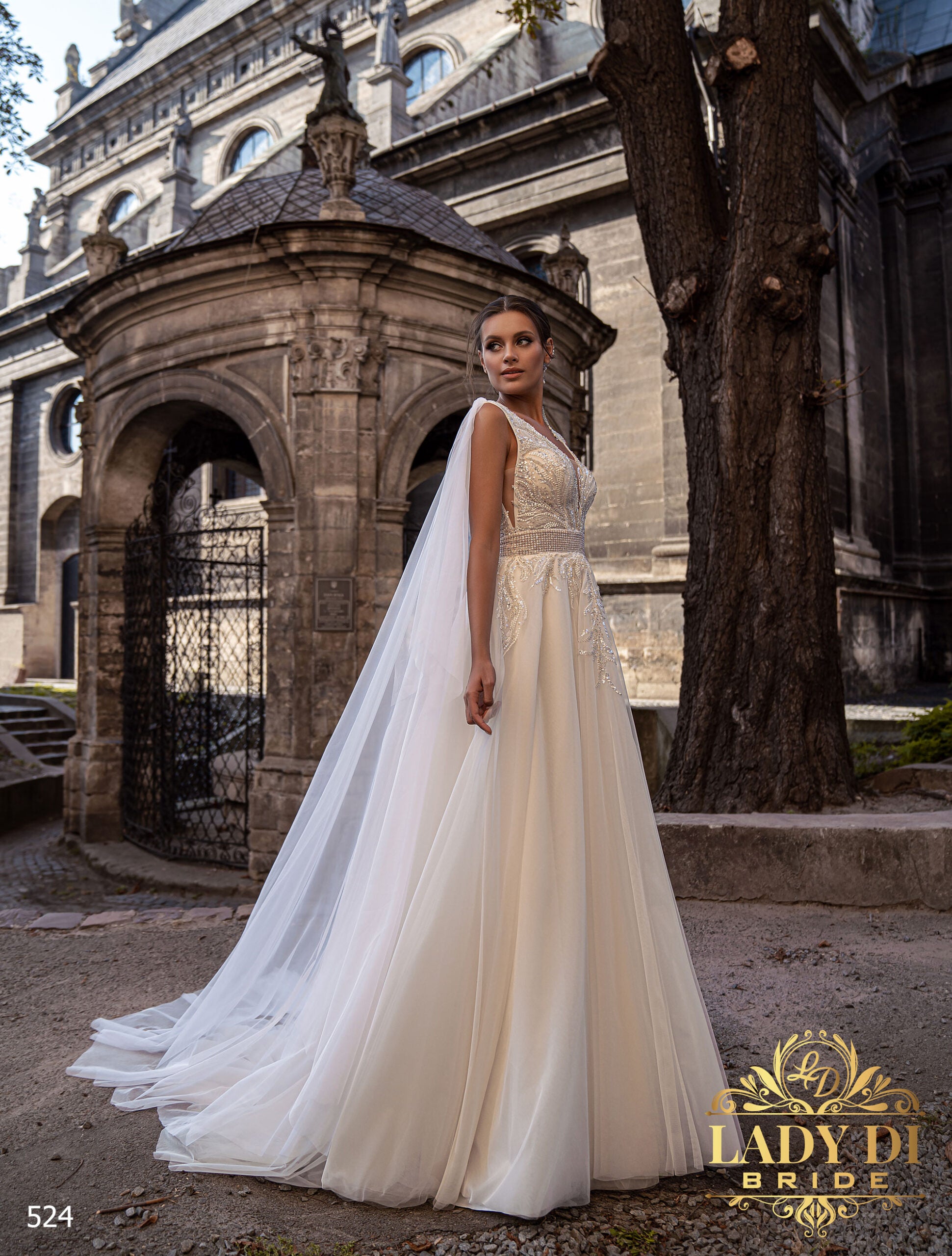 Robe de mariée trapèze Lady Di Bride 524 – Dentelle perlée, jupe fluide tulle et dos à lacet